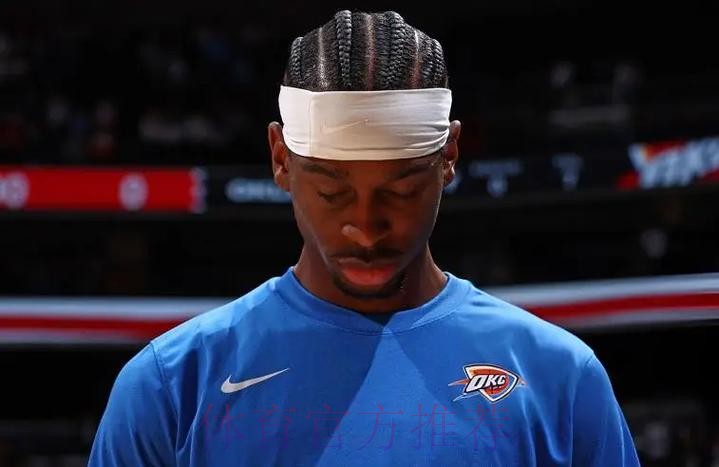 马刺防守漏人 亚历山大暴扣笑纳大礼 马刺防守漏人 亚历山大暴扣笑纳大礼